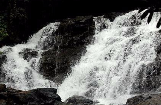 Chamadka Waterfalls, Dakshina Kannada, Karnataka - Vushii.com Chamadka Waterfalls, Dakshina Kannada, Karnataka - Vushii.com